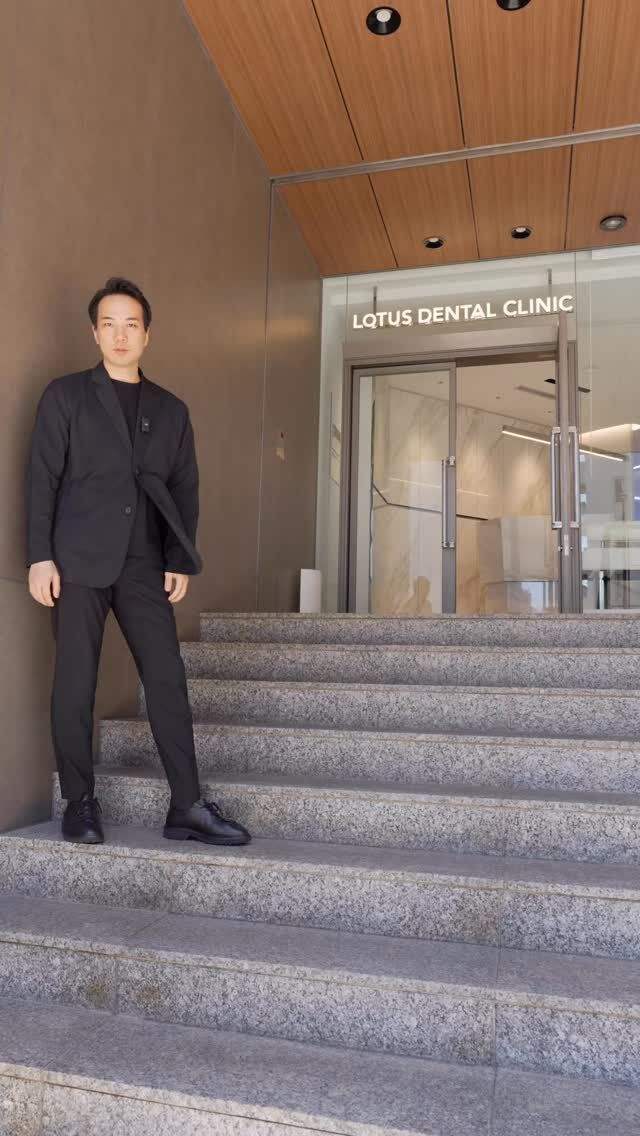 LOTUS DENTAL CLINIC TOKYO 新クリニックのご紹介です

待合スペースは広めに作っており、リラックスしていただける環境を整えています。

🔹 最新のCTスキャン（超ハイスペック）で顔・骨格の3次元撮影が可能
🔹 診査後に患者さんのお悩み・治療方針・期間・費用をしっかりカウンセリング
🔹 個室の診療室＋口腔内スキャナーで効率的な治療を実現
🔹 オペ室には無影灯・マイクロスコープ・特殊撮影カメラを完備

お口でお困りの方は、ぜひプロフィールのリンクからご予約ください。

📍 LOTUS DENTAL CLINIC TOKYO 
 #東京歯科 #歯科クリニック #新クリニック

Filmed by @sudavisuals