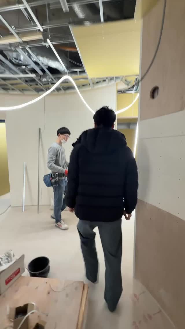 新クリニック立ち上げプロジェクト Part.4
こんにちは、LOTUS DENTAL CLINICです。
当院は2026年2月末、分院を開院予定です。
本動画では、新クリニックが完成するまでの軌跡を、
理事長 矢野が打ち合わせや建築の様子とともにご紹介いたします。

📍 アクセス
TEL.03-6420-3243
〒141-0031 東京都品川区西五反田3-12-14 1F
🚶‍♀️ 不動前駅 徒歩2分／目黒駅 徒歩10分
🚗 首都高環状線「五反田出口」すぐそば